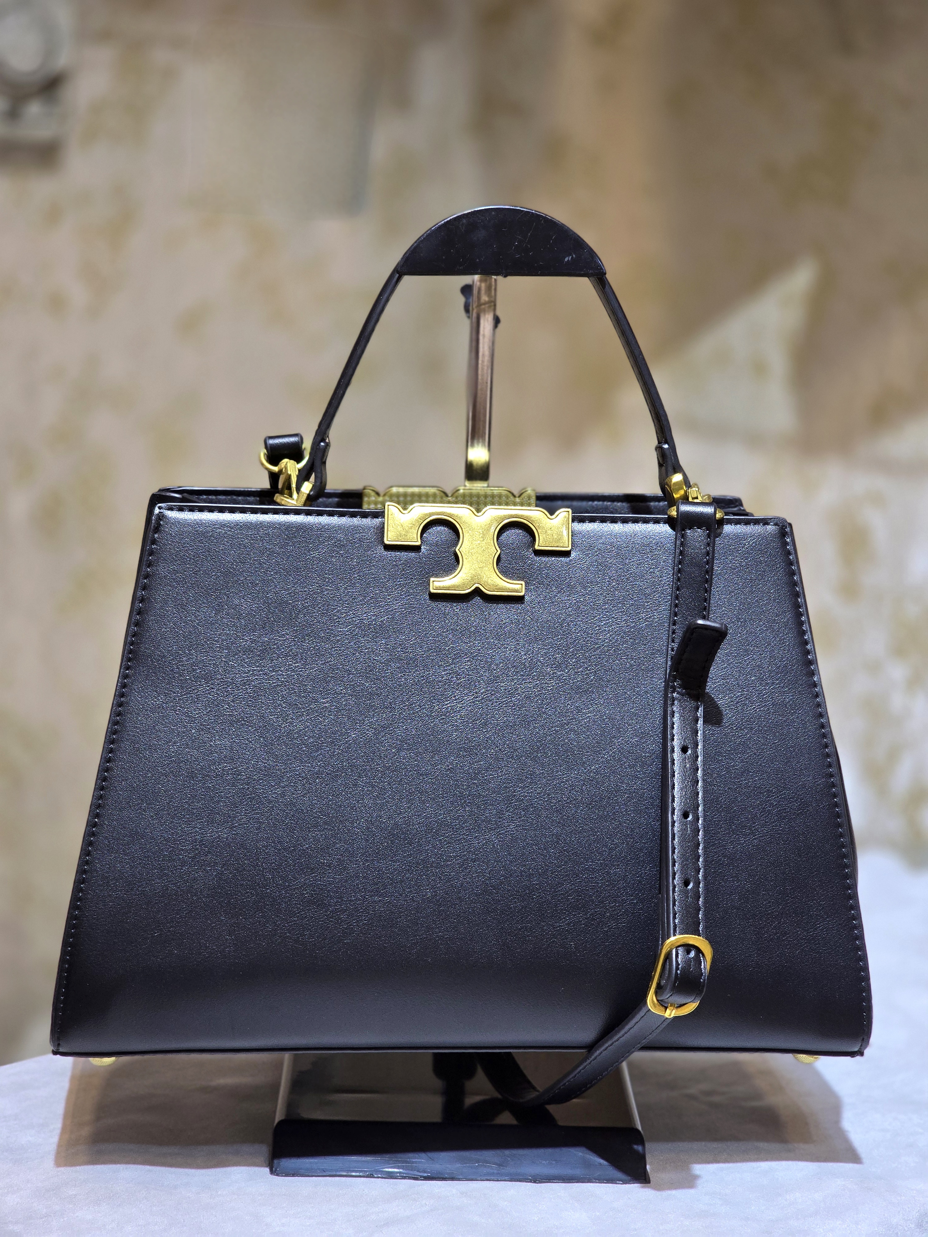 کیف چرم زنانه مشکی TORY BURCH با قفل طلایی